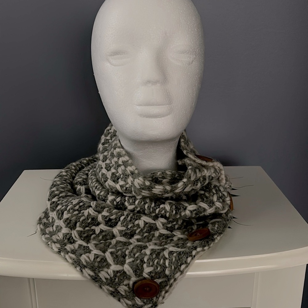 Simply Noelle neck warmer